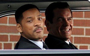 Josh_Brolin_An_Eerily_Accurate_Younger_Tommy_Lee_Jones_Men_Black_III_Set_Photos_1302635231-e1397316896385