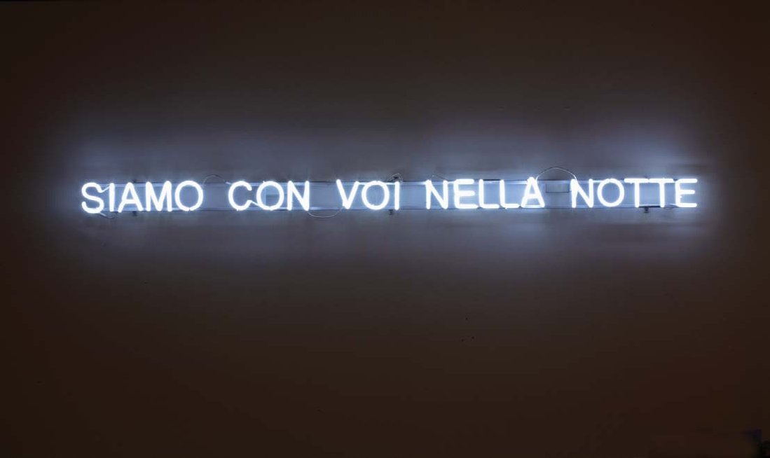 claire_fontaine_siamo_con_voi_nella_notte_2011_
