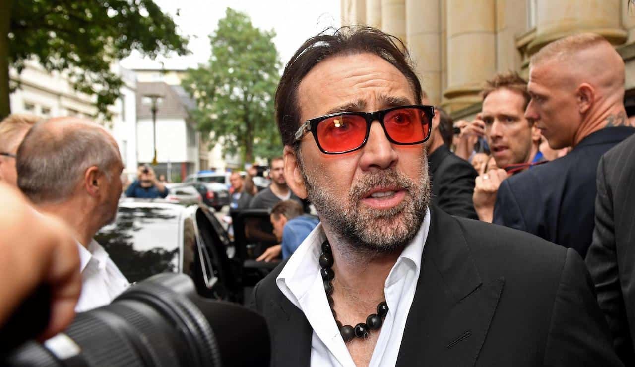 Nicolas Cage dinosauro rubato