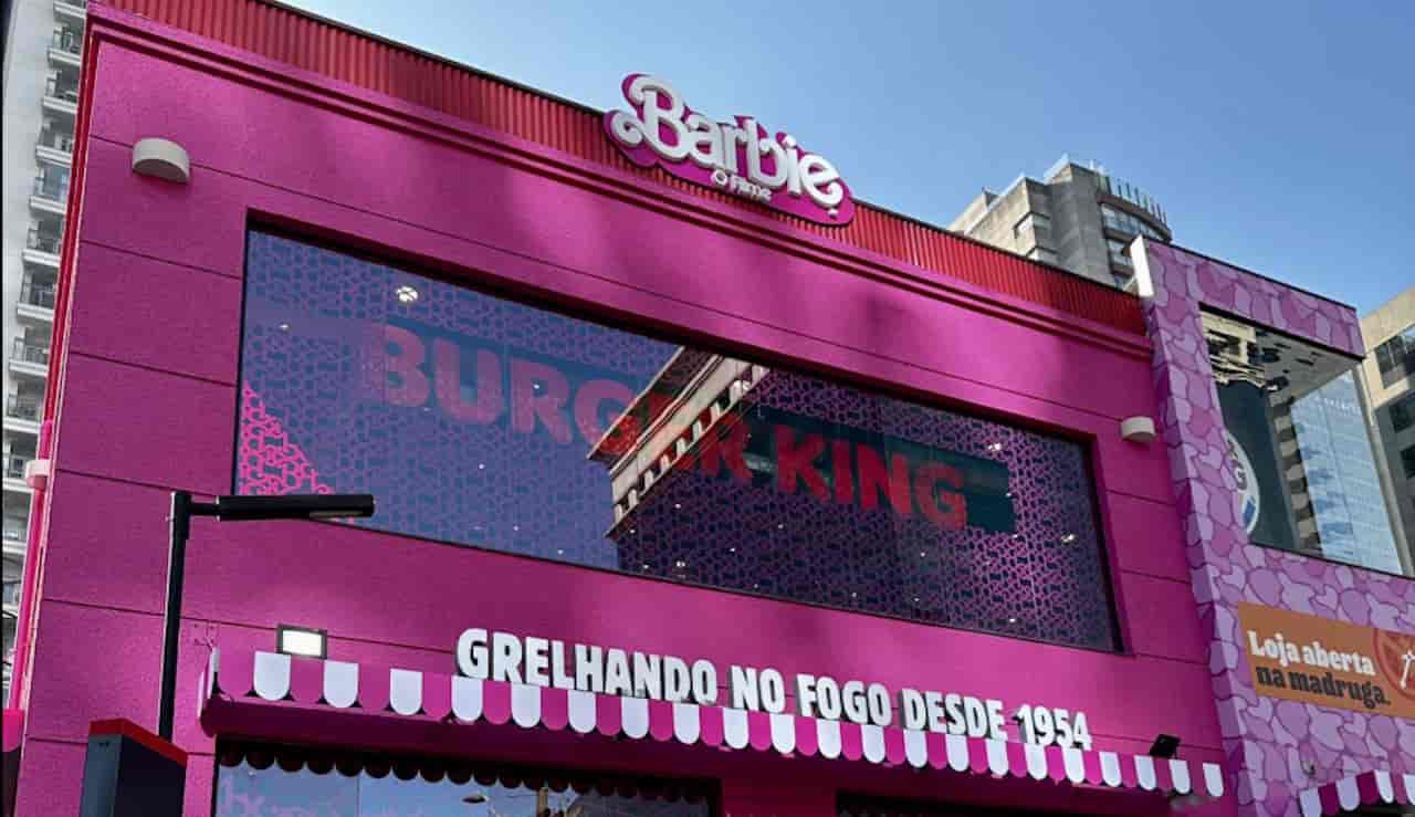 Burger King Inventa Il Pink Burger In Occasione Delluscita Di Barbie Ecco Come è Fatto Foto 6628