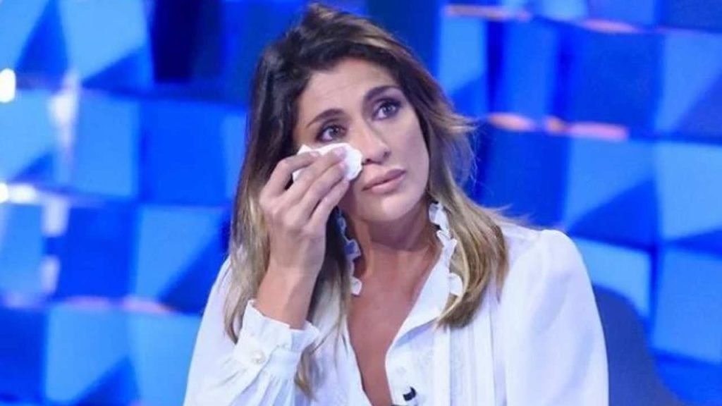 Elisa Isoardi imbarazzo totale per lei